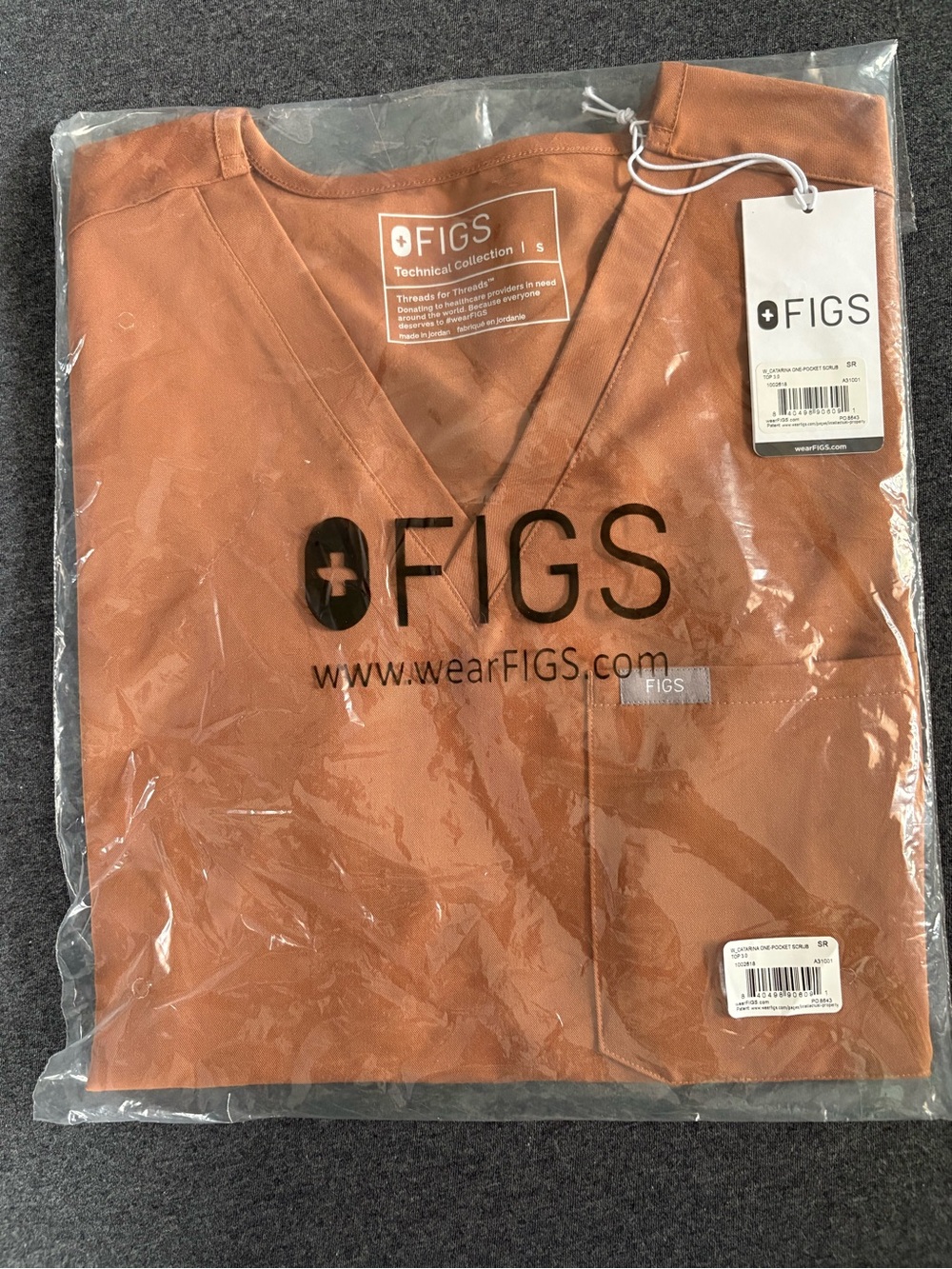 FIGS women’s Catarina One-Pocket Scrub top small and Yola Skinny pants medium